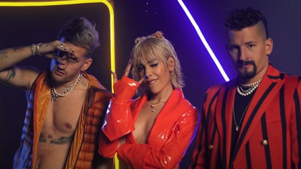 DANNA PAOLA, MAU Y RICKY y un ritmo a puro fuego con CACHITO